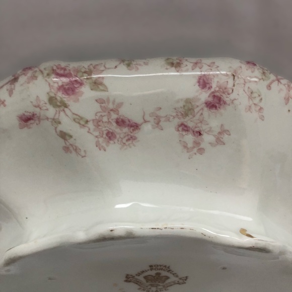 Vintage Johnson Bros. England Royal Semi-Porcelain Ivory Rose Floral Soup Tureen - Picture 8 of 13